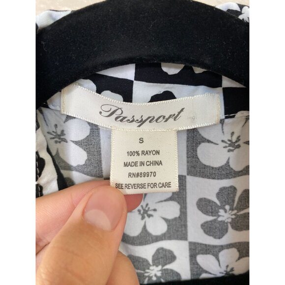 Passport Black & White Floral Checkered Crop Shirt Small Rayon Button-Up Blouse - Picture 3 of 6